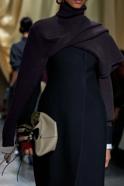 Look 80